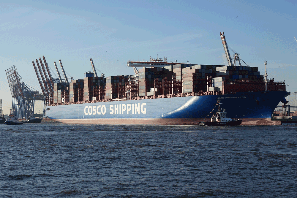 Cosco Shipping Aries at the Tollerort terminal