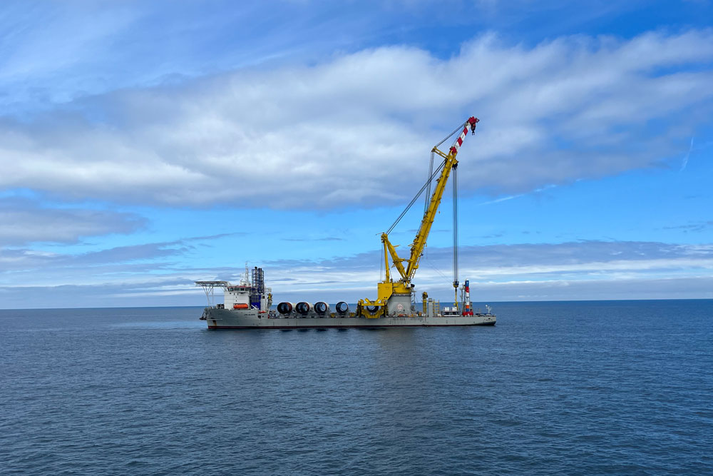 The "Les Alizes" installs the first foundation in "Borkum Riffgrund 3"