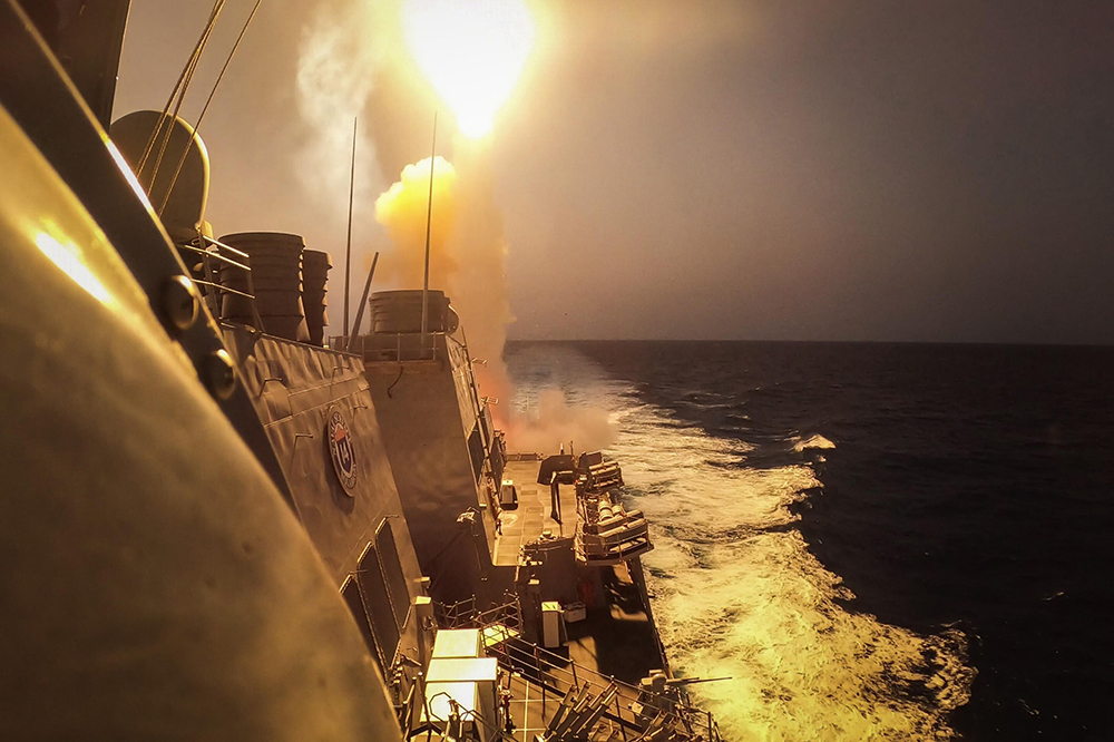 USS Carney engages Houthi missiles US destroyer in the Red Sea combats Houthi militia missiles