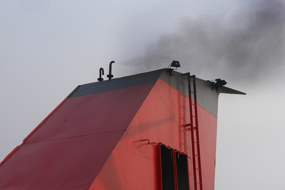 Schorstein, symbol image for Ship emissions NOx EU ETS emissions trading and carbon capture, alternative fuels