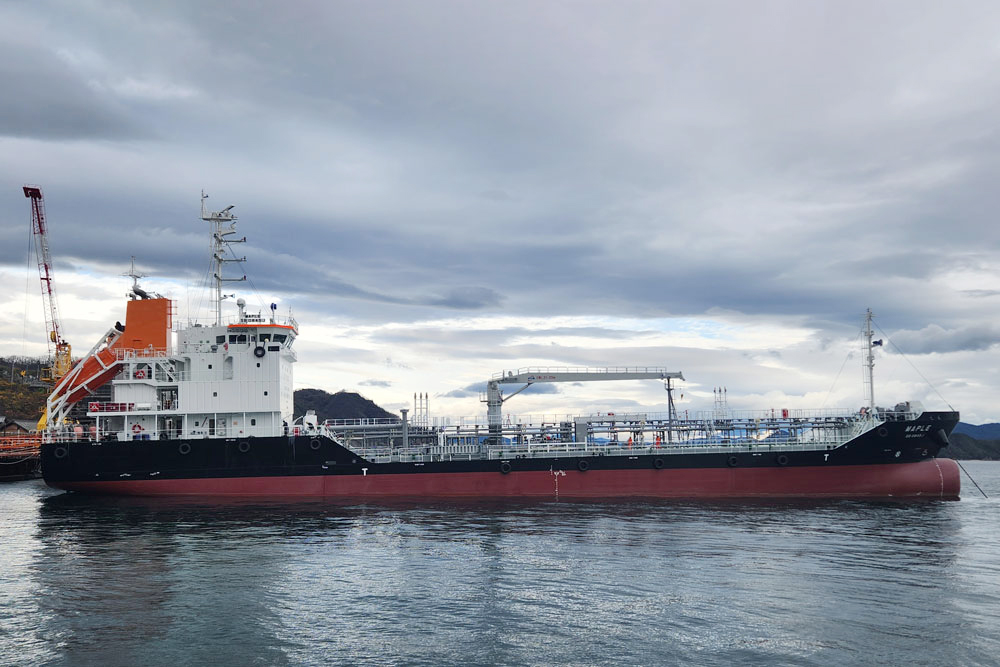 The "Maple" will supply ships in the port of Singapore with methanol