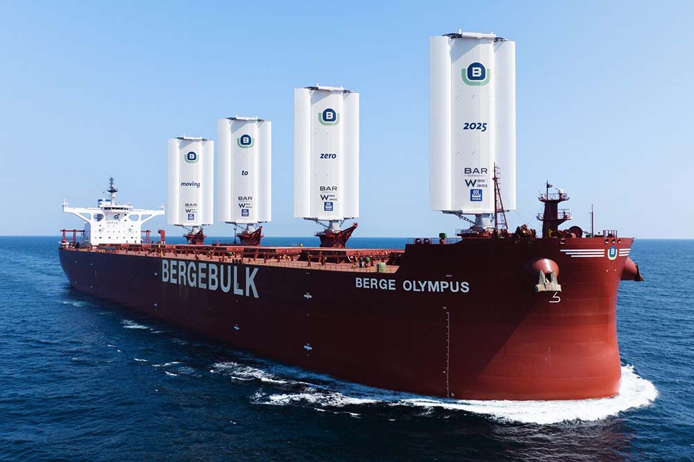 Bulker Berge Olympus with WindWings sails BAR Technologies