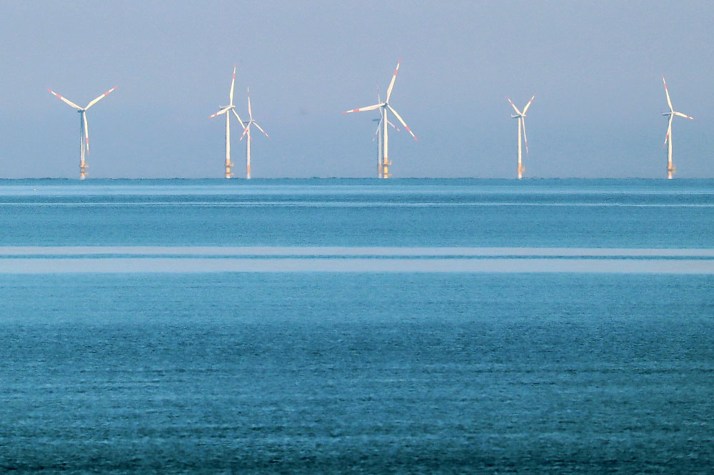 offshore wind, offshore wind sector, symbolic image of turbines