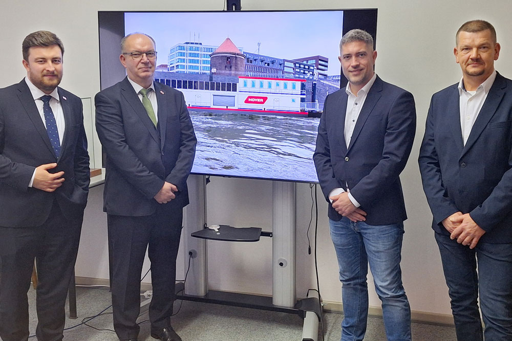 Announced the order together (from left): the two managing directors of Hitzler Werft Kai Klimenko and Marek Klimenko with Michael Meyer (Managing Director Hoyer Marine GmbH) and Frank Mehl (Technical Inspector Hoyer Marine GmbH)