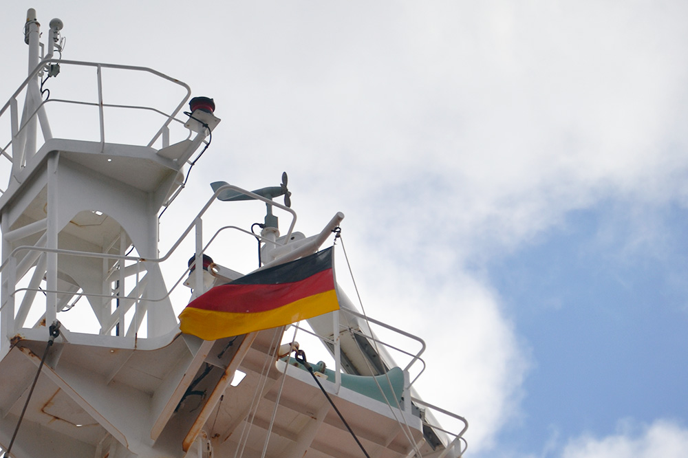 Shipowner, Training, German Flag Mast c Selzer