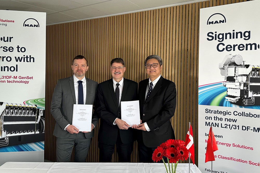 Signing the contract in Denmark (from left): Lars Ascanius (Senior Manager, Two-Stroke Engine Lifeycle Management), and Finn Fjeldhøj (Senior Manager and Site Manager, Holeby) signed for MAN Energy Solutions; also present was Zhu Qi, General Manager and Principle Surveyor, China Classification Society (Europe)