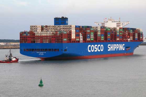 The "Cosco Shipping Star" with a capacity for 21,237 TEU on her first call in Zeebrugge
