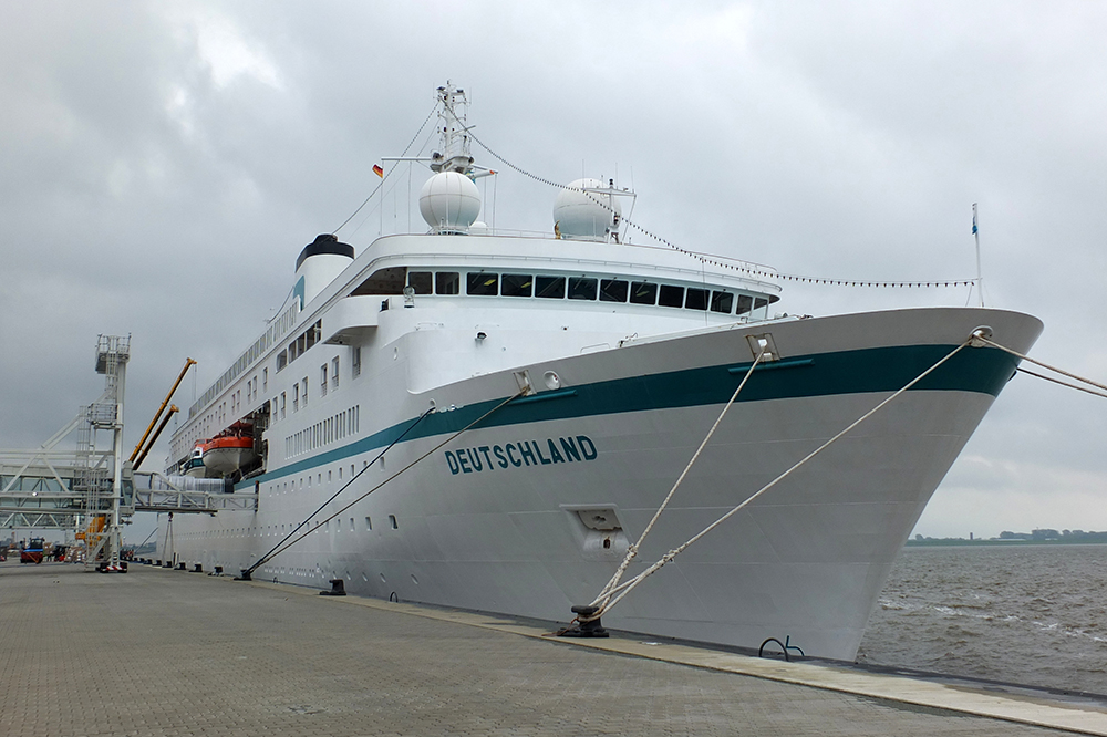 Bredo, Germany, cruise ship, World Odyssey, Bremerhaven