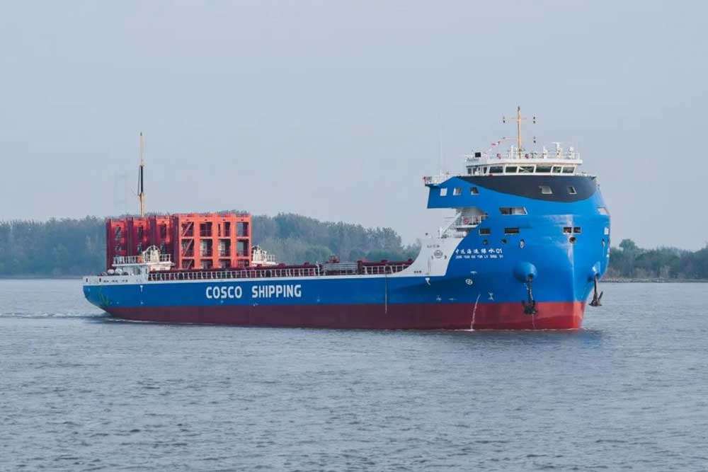 Greenwater 01, Cosco, all-electric, container ship