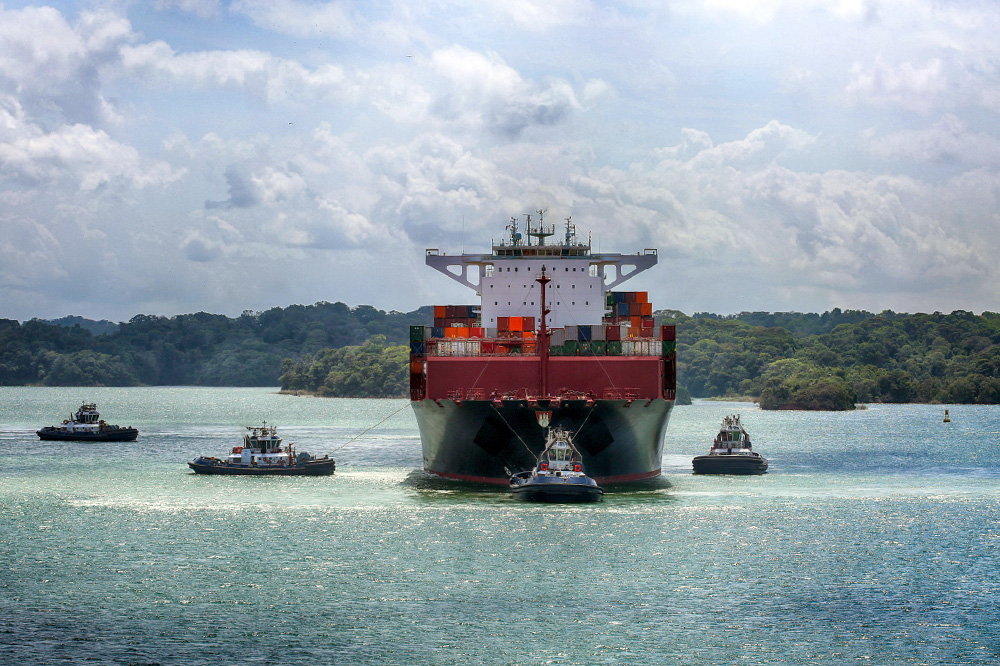 Panama Canal tugboat, Corvus Energy