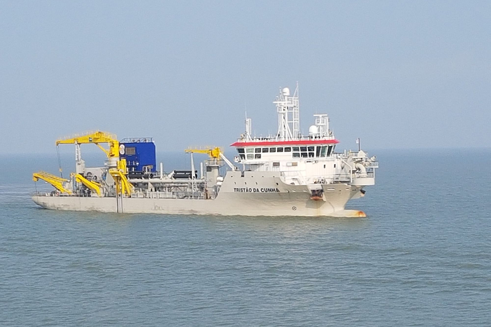 Tristan da Cunha, Bagger, Dredger, Jan de Nul