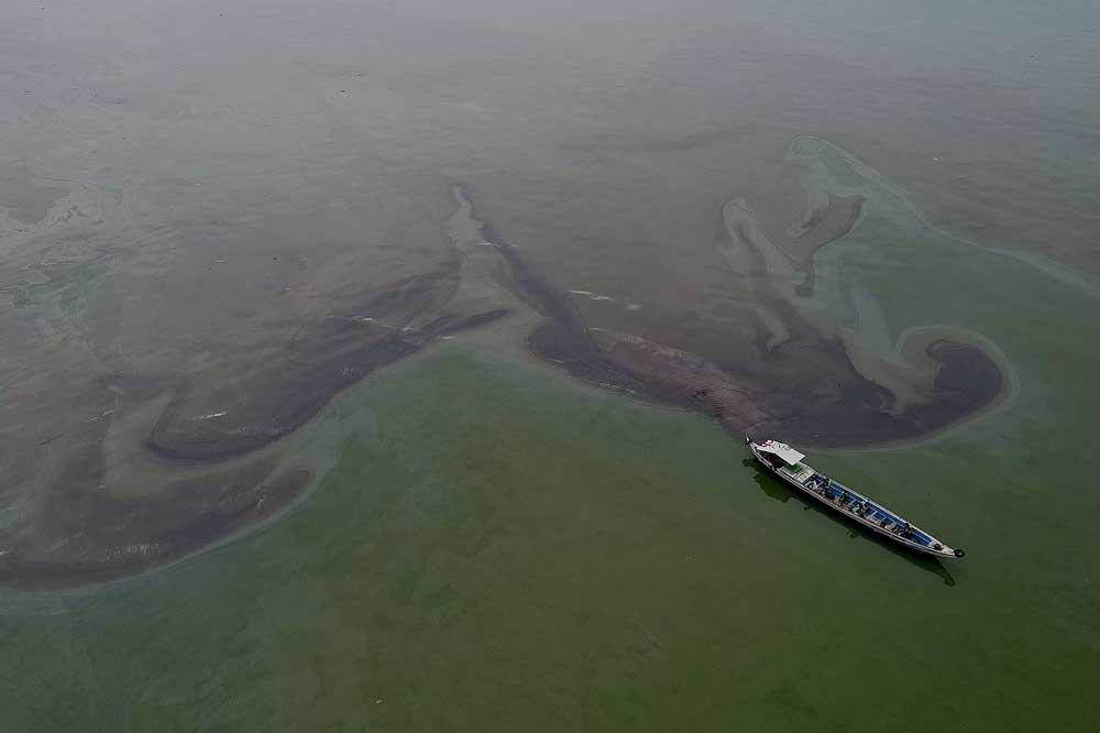 Greenpeace, Manila, oil, oil spill, oil disaster, environment, Philippines, Terra Nova