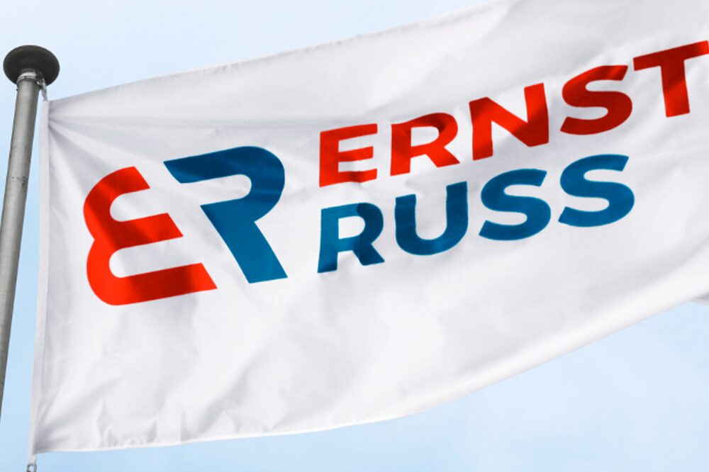 Ernst Russ, Flag