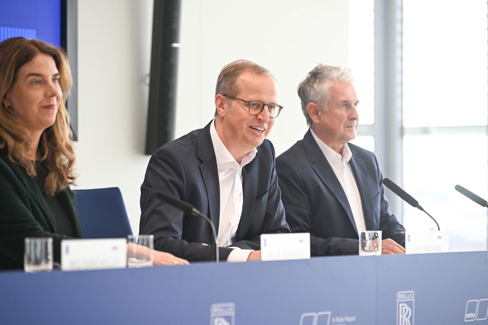 Annual press conference, from left, Thelse Godewerth (CPO), Jörg Stratmann (CEO) and Andreas Strecker (CFO)