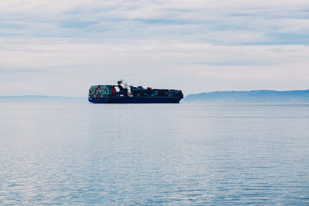 Container ship, horizon, symbolic image