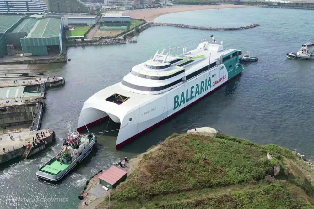 By tugboat from the shipyard: Newbuilding "Mercedes Pinto"