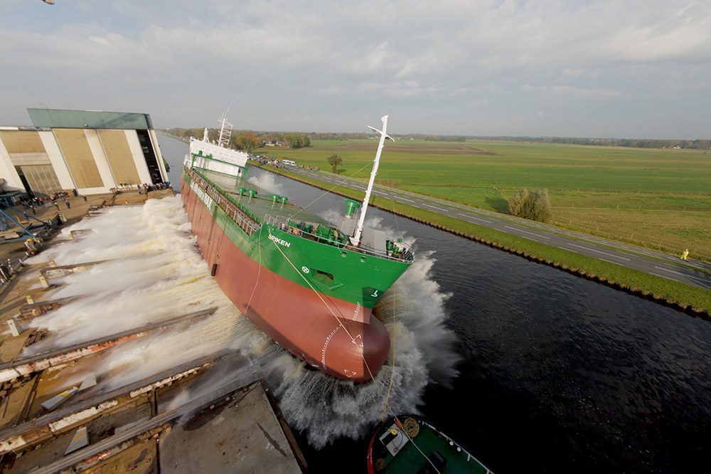 Transverse launch in Leer: Ferus Smit christens new tanker 1 Launching, transverse launching, spiking, Ferus Smit