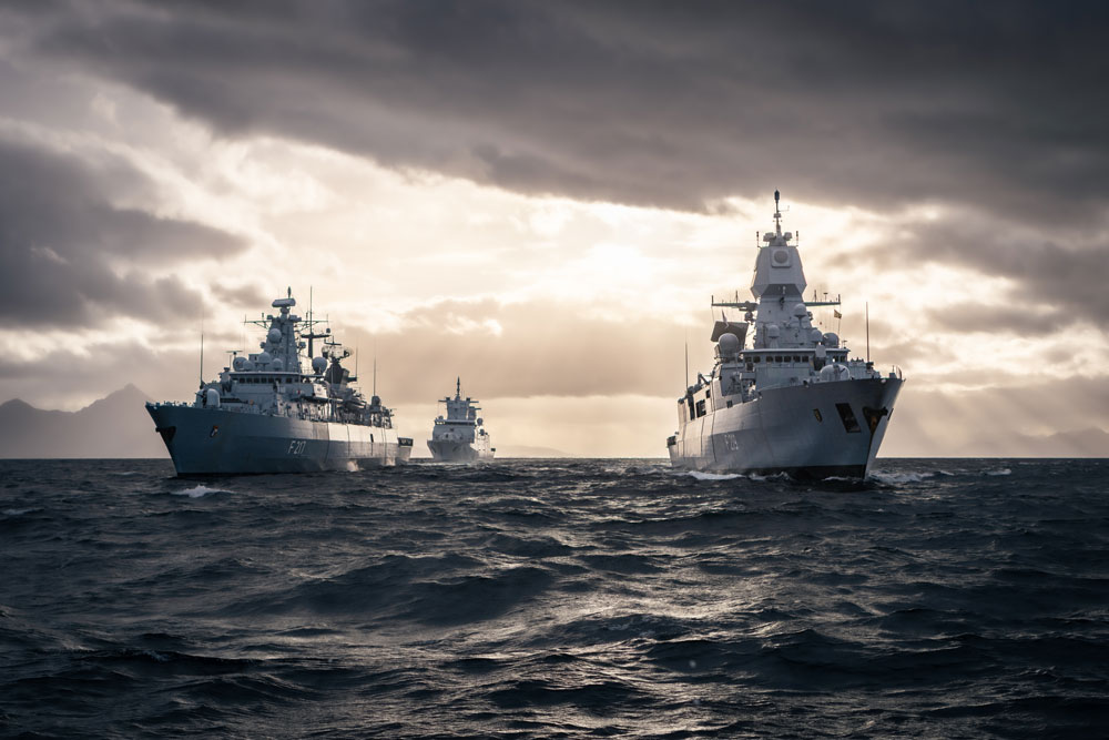 The flagship of the exercise was the frigate "Sachsen" (right in the picture) (© Bundeswehr)