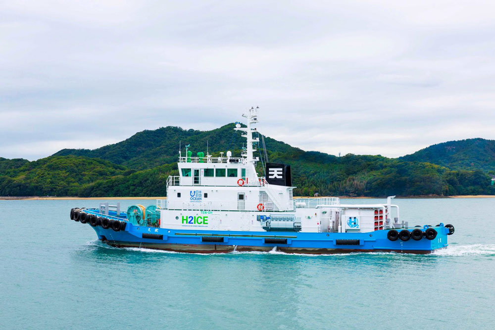 Premiere in Japan: First hydrogen-powered tug delivered 1 "Ten-Oh" wird von zwei 12-Zylinder-Dual-Fuel-Motoren angetriebe