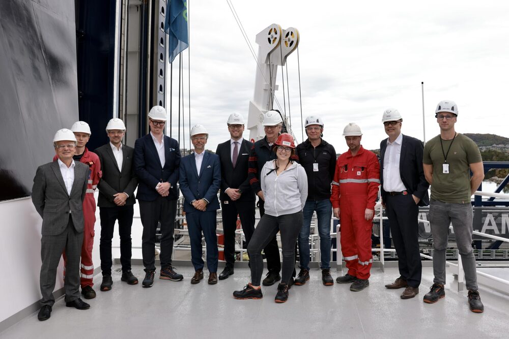 crew group 1000x667 1