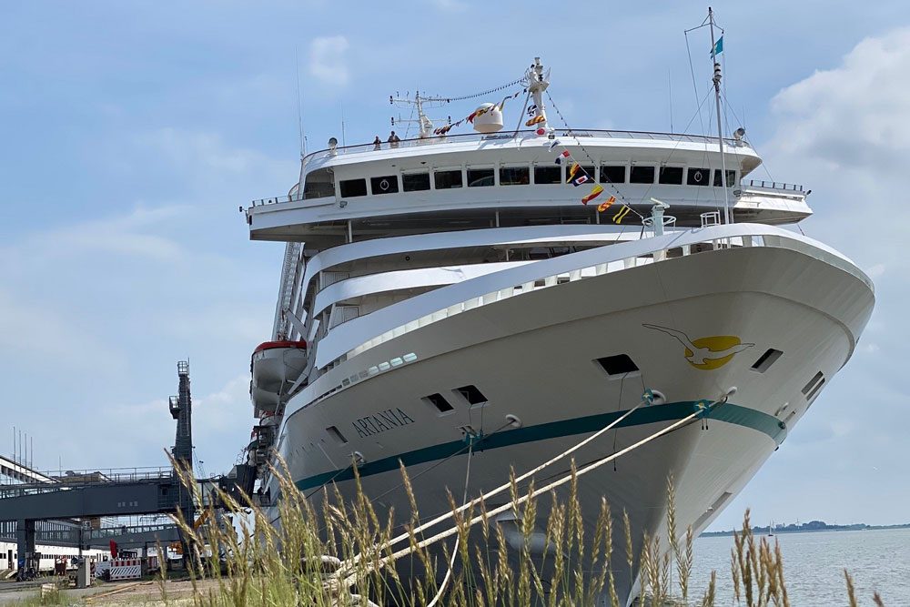 The "Artania" starts the season in Bremerhaven © CCCB