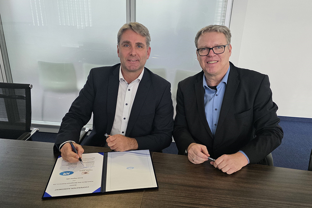 The agreement was signed in the new Hamburg office of KR Hamburg and KR North Europe by Capt. Sven Kruse, Managing Director Victoria Marine, and Michael Suhr, Senior Vice President / Regional Director Northern Europe at KR.