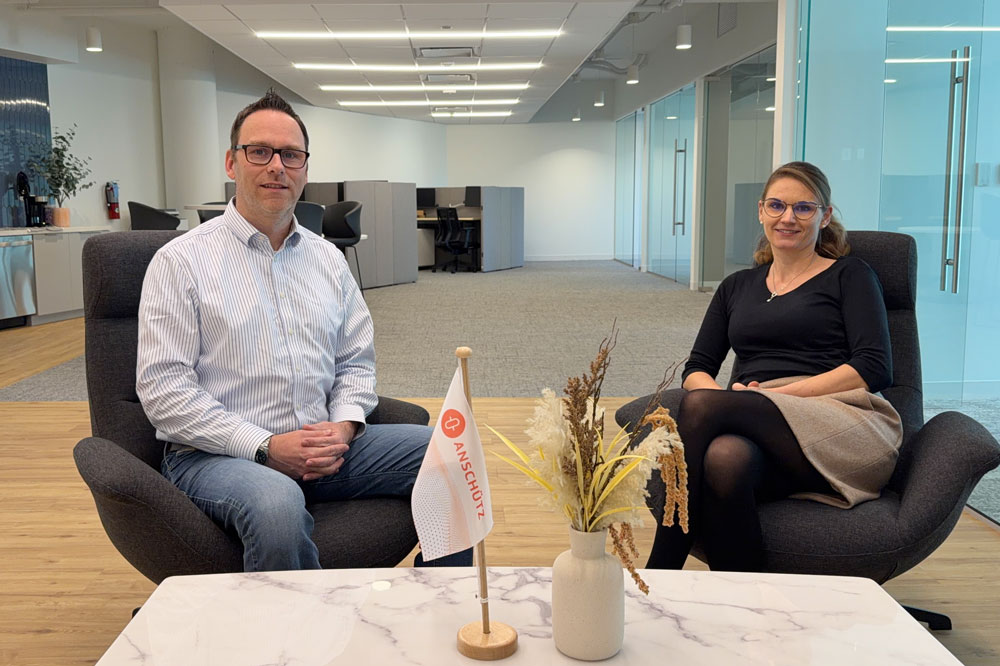 The managing directors of Anschuetz USA, Matthias Büscher and Johanna Büscher, in the new office