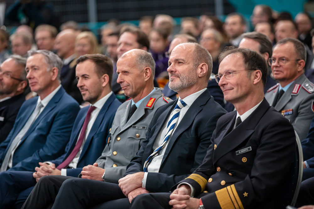 Peene Werft steps up the pace: keel laying ahead of schedule 1 Hochrangige Gäste wohnten der Kiellegung bei