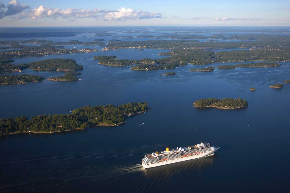 Cruise ship in the Swedish archipelago