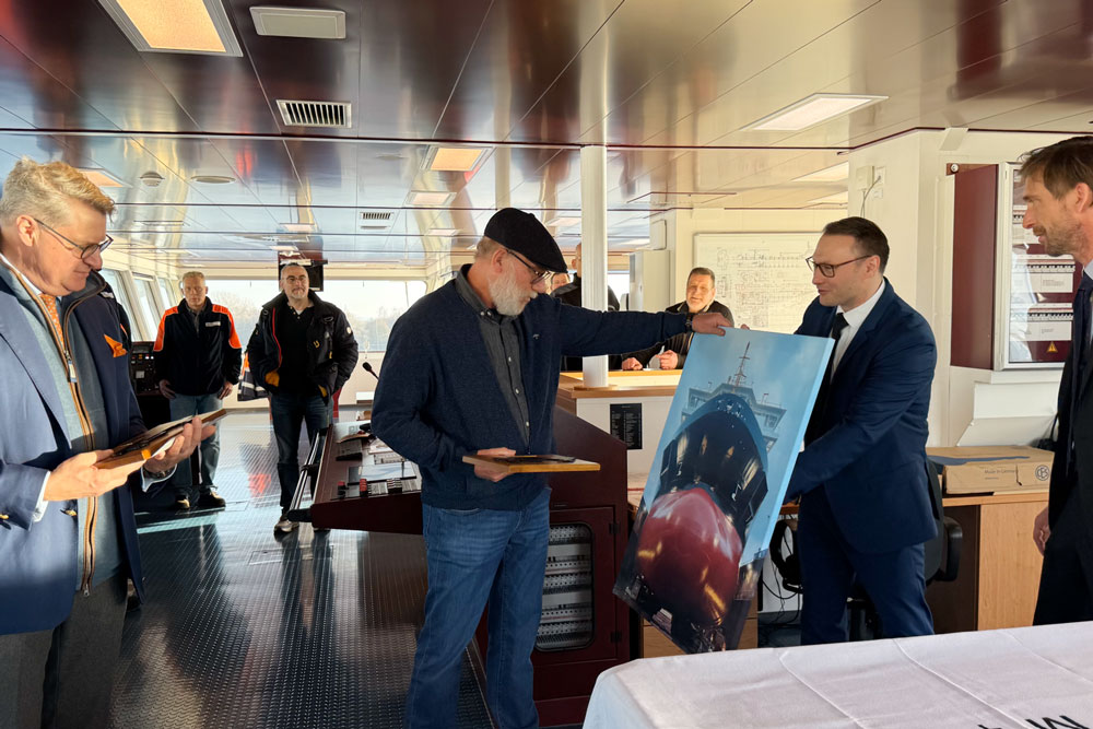 Blohm+Voss delivers "Sietas dredger“ 1 Übergabe des Baggers