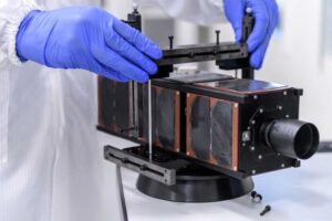 The Responsive Space Cluster Competence Center (RSC³) in Trauen is responsible for the OTTER mission. This is where a model of a small satellite is prepared for testing. Several clean rooms are available at the RSC³ for this purpose