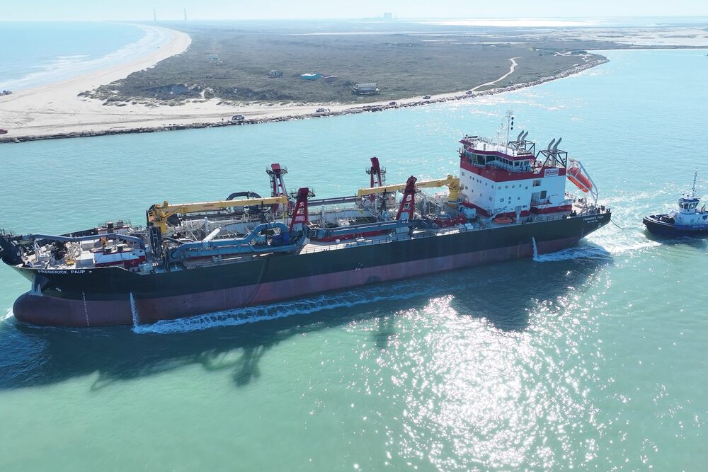 A ship underway in the USA