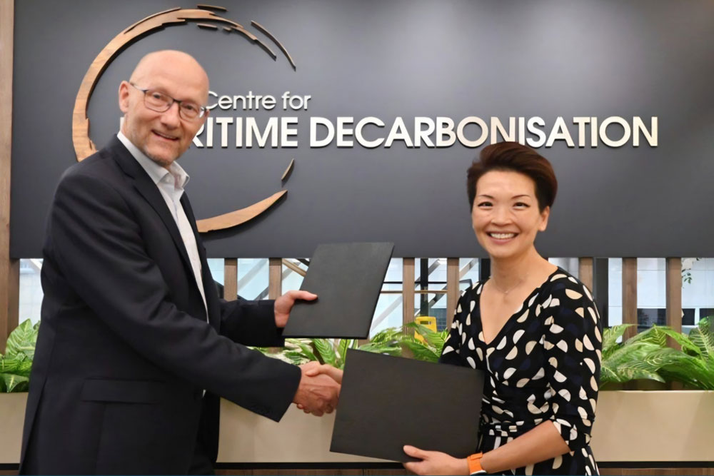 (left) Rick Boom, CIMAC President, and Professor Lynn Loo, Chief Executive Officer, GCMD