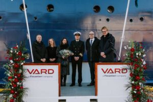 Christening of the "Windward Paris" (from left): Benjamin Vordemfelde, Managing Director at Windward Offshore; Cathrine Kristiseter Marti, CEO of Vard; Emilie Sanchez, COO at Global Ship Finance, Crédit Agricole CIB; Wlodzimierz Jurczuk, Master of the "Windward Paris"; Frode Klokk, Yard Director at Vard Brattvaag; Bastian Hagebeuker, Managing Director of Windward Offshore