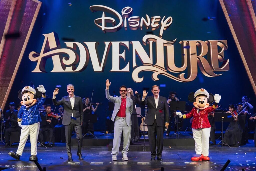 Christening of the "Disney Adventure" in Singapore, in the center Robert Downey Jr.