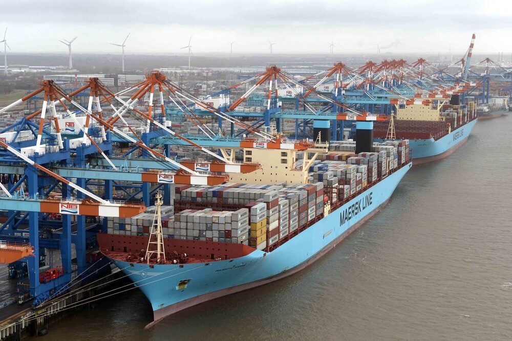 The port of Bremerhaven with a Maersk ship