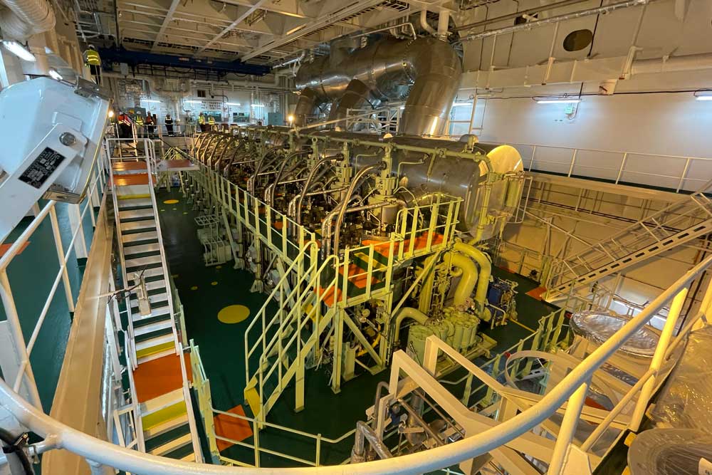 “CMA CGM Notre Dame”: A giant with special requirements 2 The engine, which is around 30 metres high and has an output of 90,000 kW, is mainly fuelled by LNG