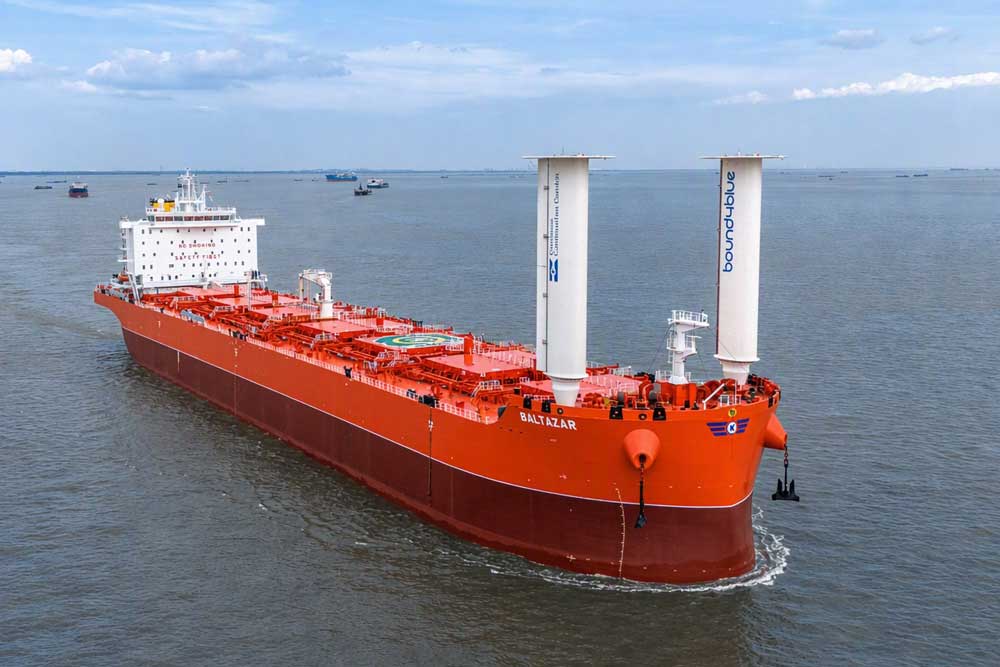 The Cabu freighter ‘Baltazar’ at sea