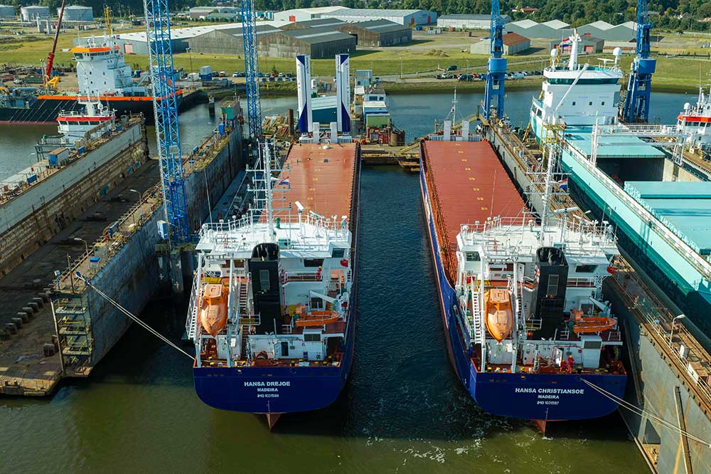 The new short-sea vessels "Hansa Drejoe" and "Hansa Christiansoe", both of the Ecofreighter class, are having Ventofoils from Econowind fitted for Leonhardt & Blumberg