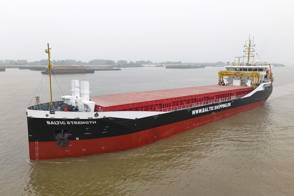 The “Insel Föhr” has now reached Europe and is embarking on a long-term time charter under the charter name “Baltic Strength” (© W.D.R.)