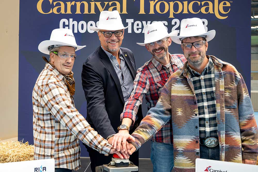 At the start of the engine trial at MEYER WERFT (from left to right): André Walter (CEO of MEYER WERFT), Ben Clement (Executive Vice President, Maritime & New Builds, Carnival Cruise Line), Simon Pattison (Project Manager, Carnival), Georg Schauen (Project Manager, MEYER WERFT)