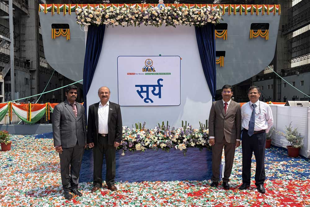 Four men on board a ship / IRS