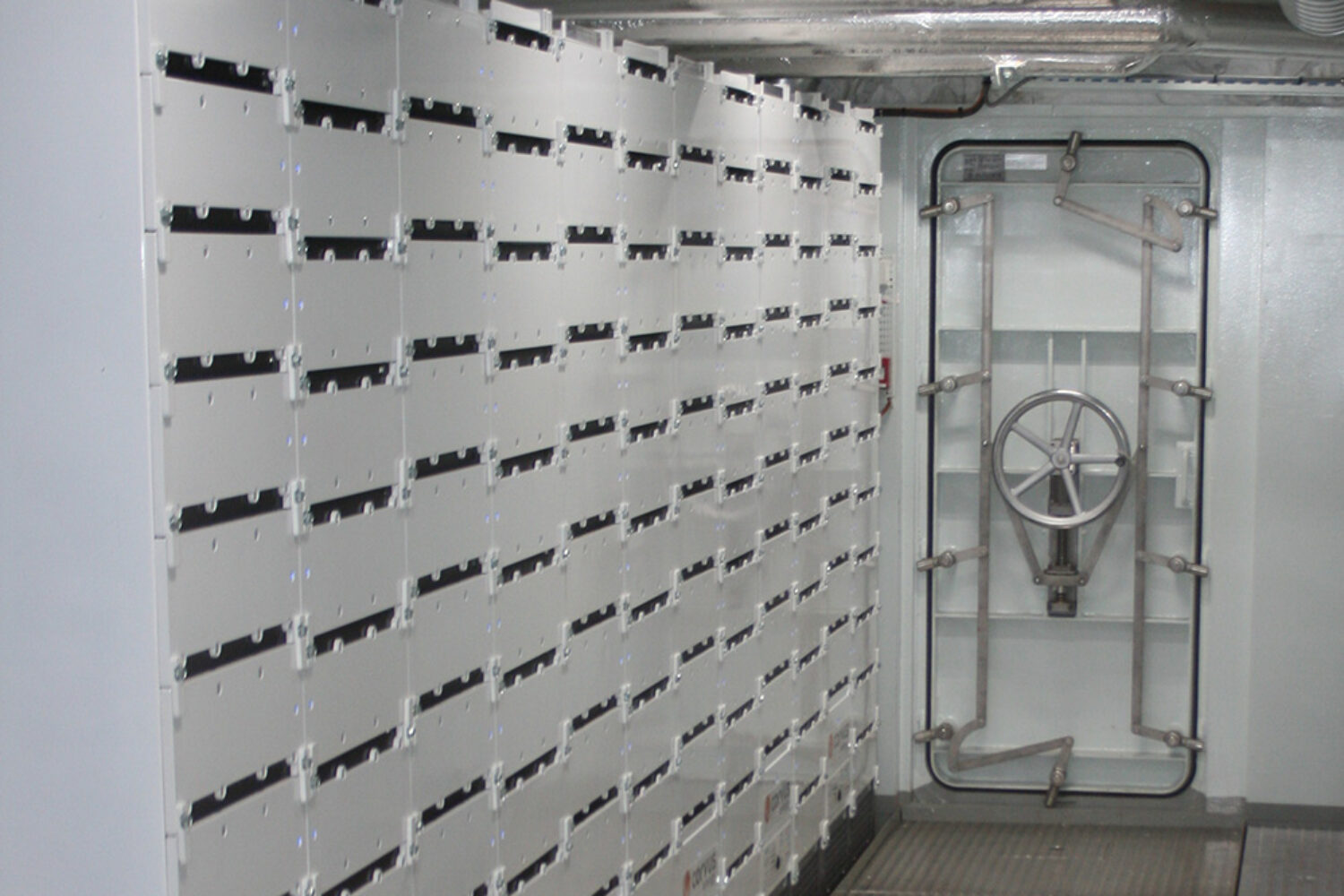 Batteries are also becoming increasingly important for shipping. Here is a view of a battery room "on board" (© Michael Meyer)