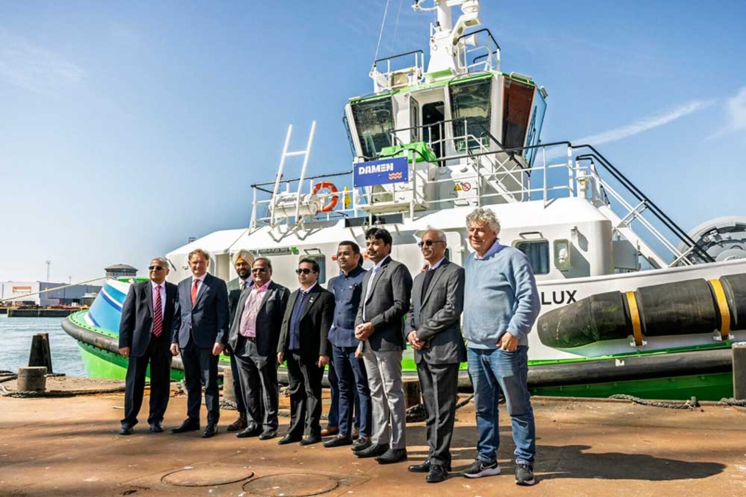 Ladies, India, Square Port Shipyard