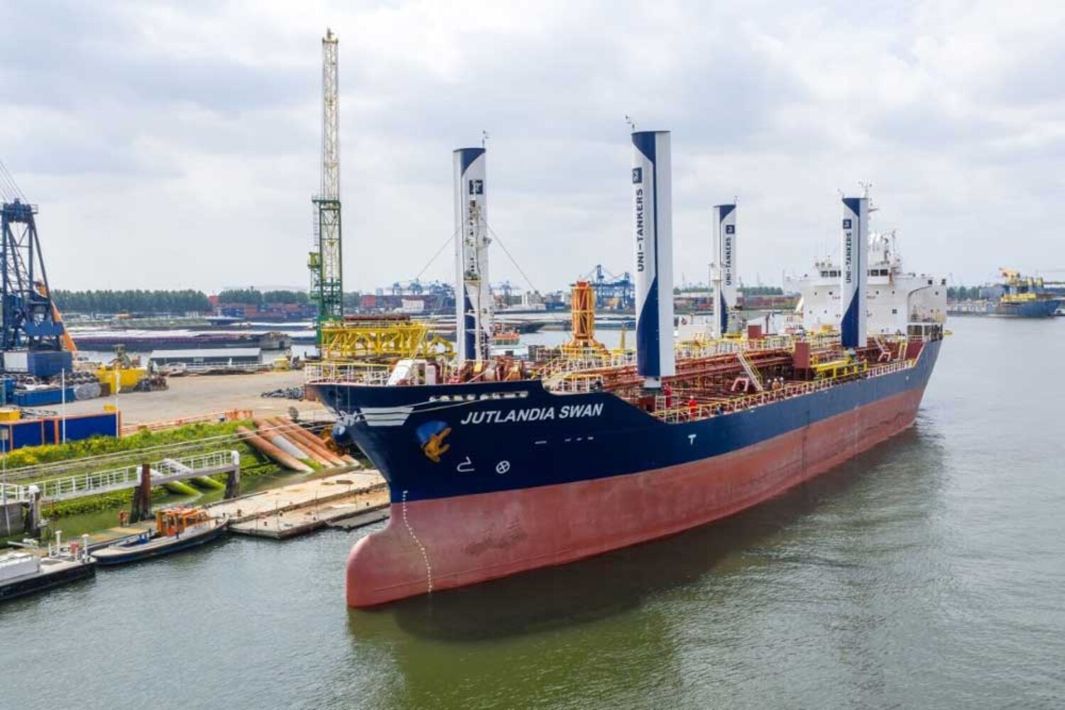 Chemical tanker "Jutlandia Swan" from Uni-Feeder with Econowind sails