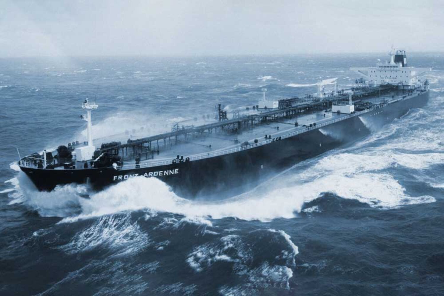 Tanker "Front Ardenne" in rough seas
