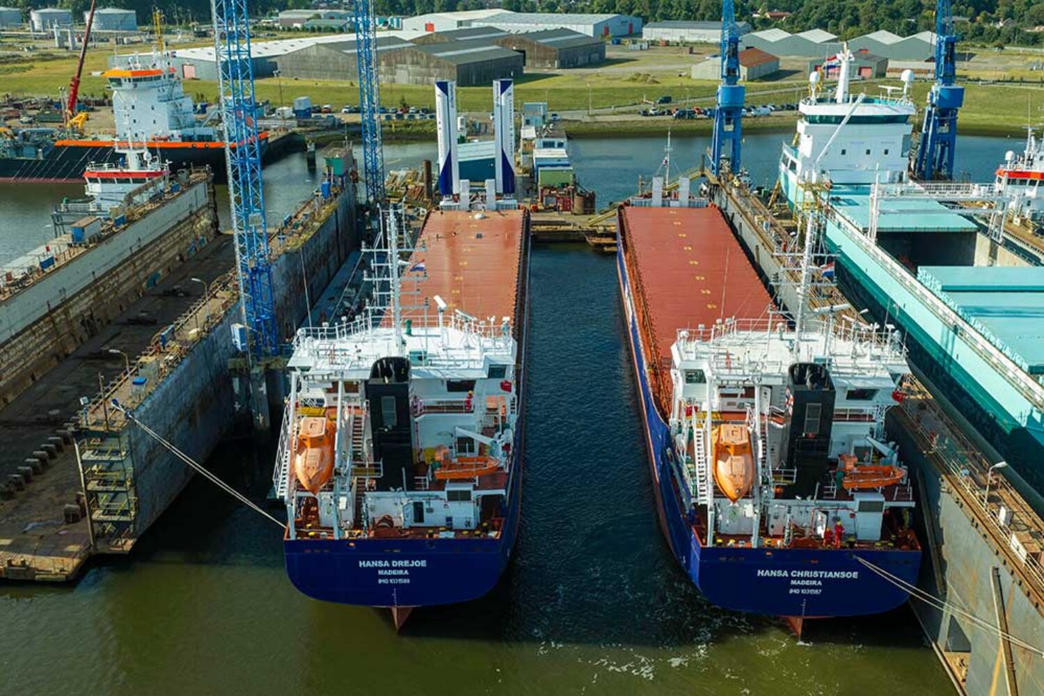 The new short-sea vessels "Hansa Drejoe" and "Hansa Christiansoe", both of the Ecofreighter class, are having Ventofoils from Econowind fitted for Leonhardt & Blumberg