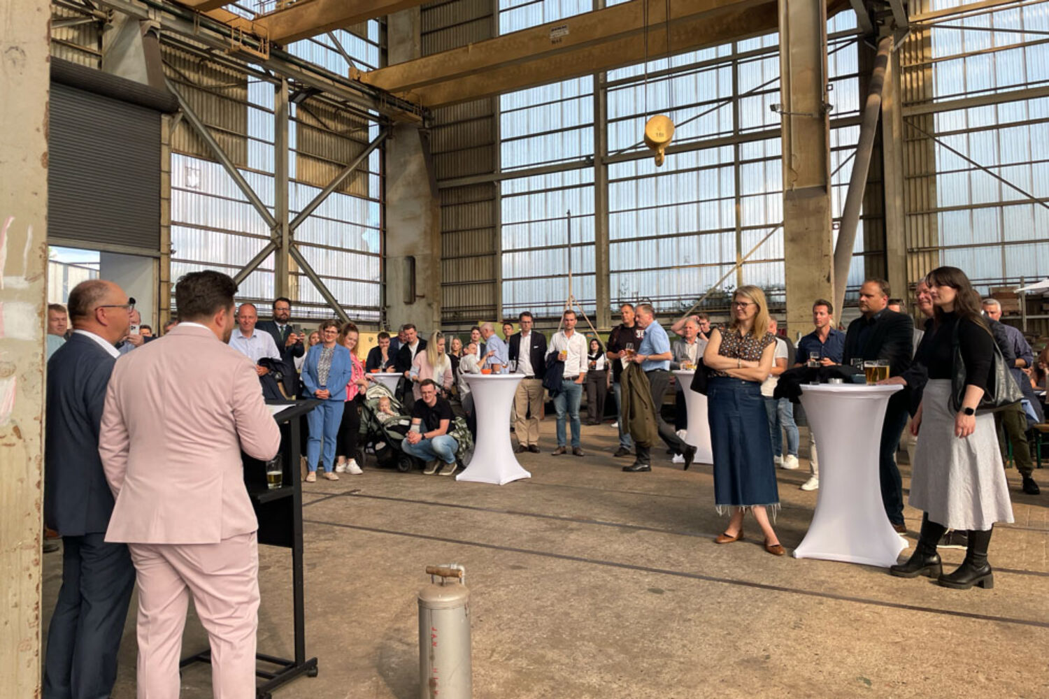 The owners of the Hitzler shipyard welcome the numerous guests