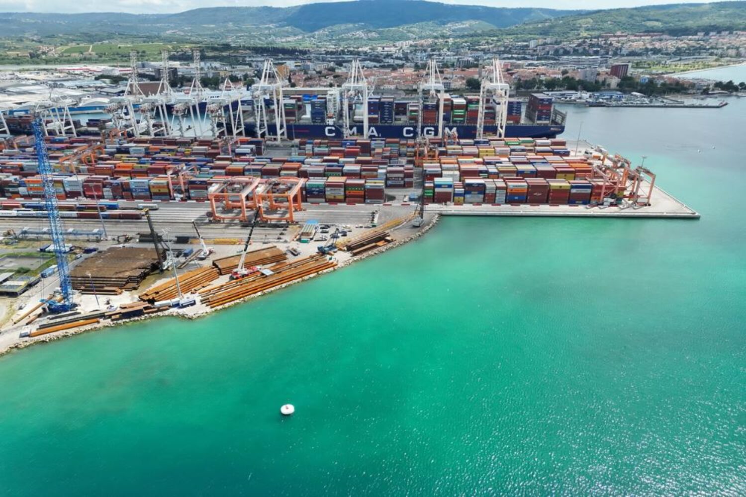 Important transhipment point on the Adriatic: the port of Koper on the Slovenian coast (© Port of Koper)