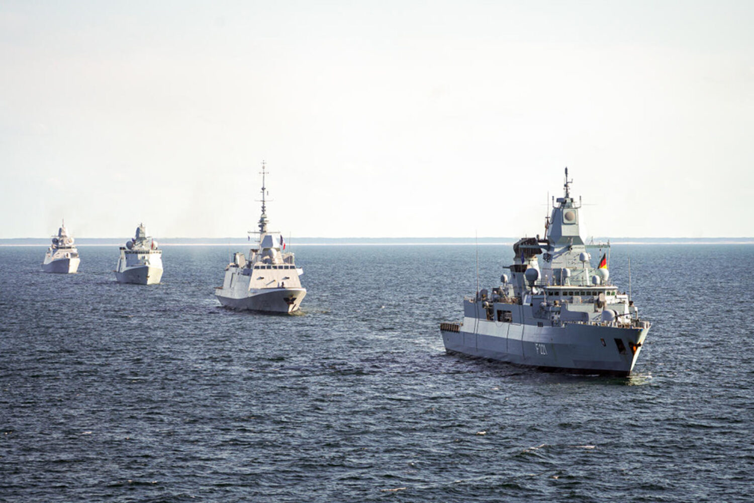 The frigate F 221 Hessen sails in front of the ships of other nations during an international exercise in the Baltic Sea (© Bundeswehr)